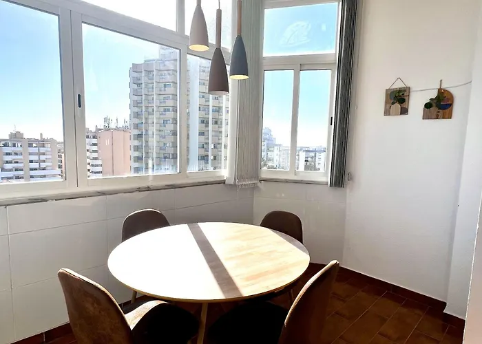 Incredible View, Quiet In *